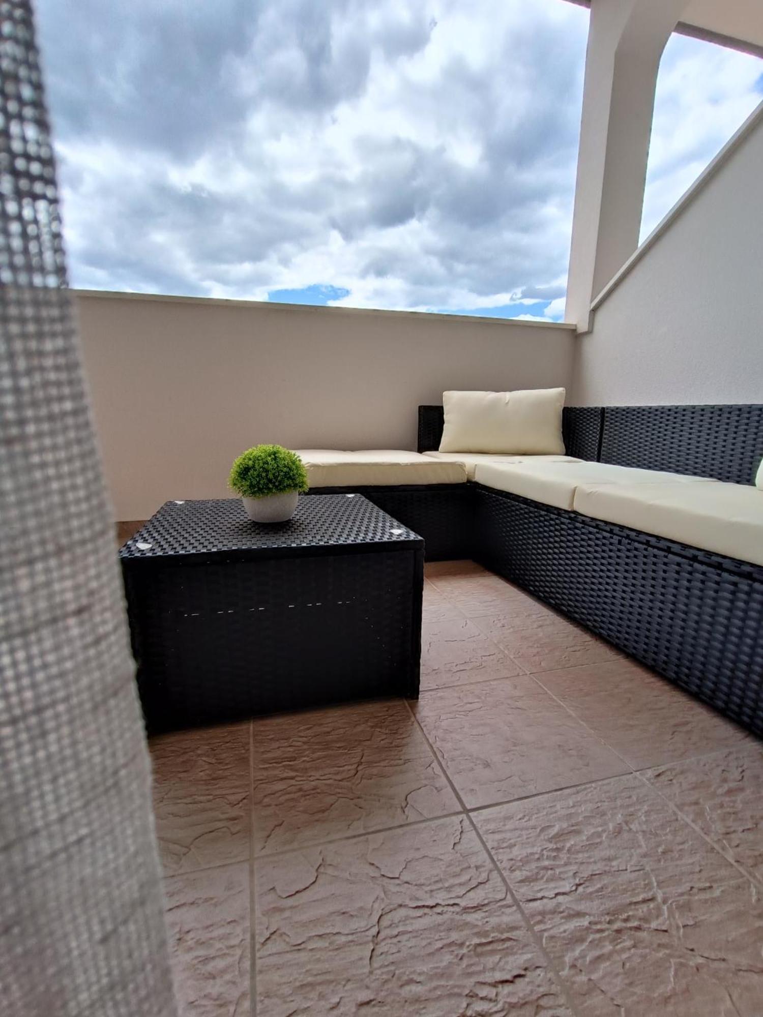 Apartman Burcul Sukosan Luaran gambar